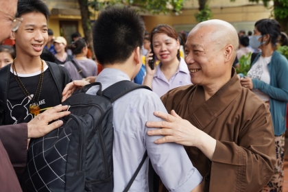 Bế mạc khóa tu tuổi trẻ 'Con về bên Phật' năm 2023 tại chùa Bằng